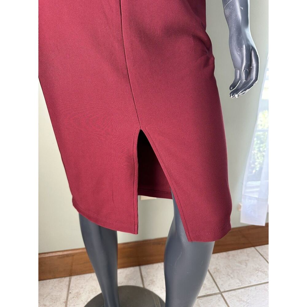 Romeo & Juliet Couture Dress In Wine Burgundy With Sequin Accent And Keyhole - Picture 5 of 11
